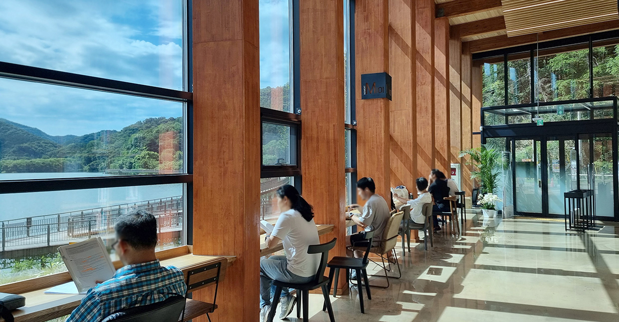 호수뷰 음악 특화 도서관이라는 전주 아중호수 도서관.jpg | 인스티즈