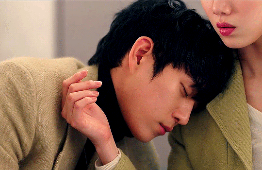 KTX타고 지나가면서 봐도 호감있는 남주의 끼부림에도 여주가 절대 넘어가지 않았던 이유.jpg | 인스티즈