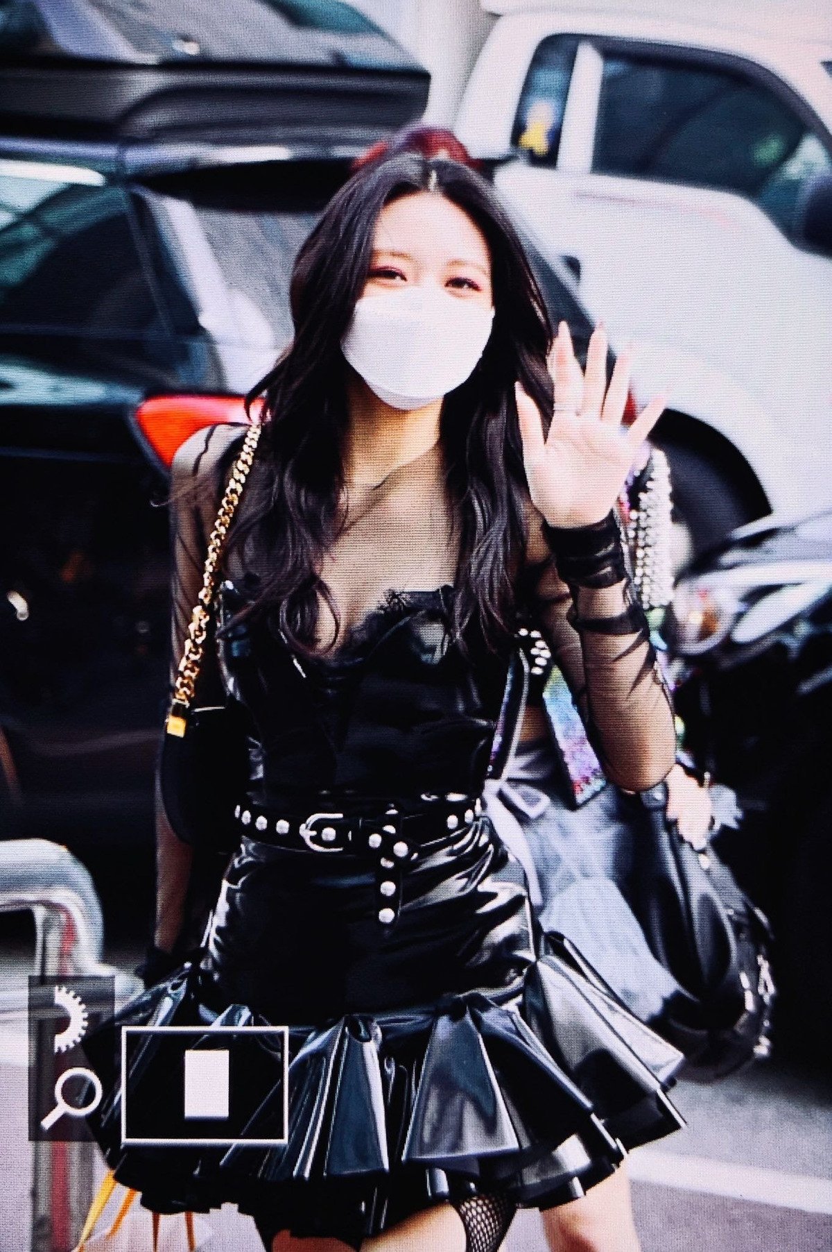 오늘자 반응 안좋은 ITZY 유나 뮤뱅 의상.jpg | 인스티즈