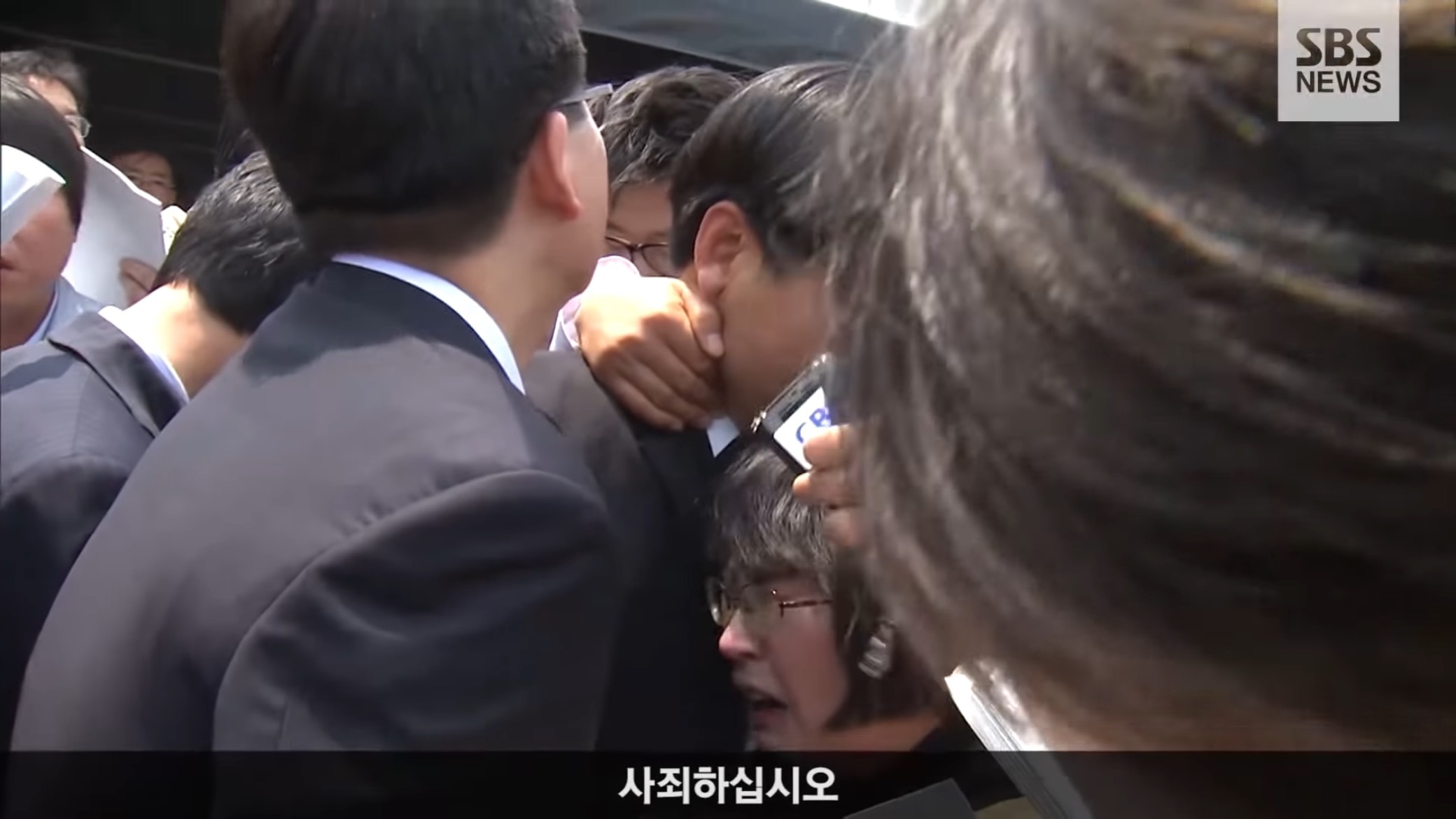 故노무현 대통령 영결식에서 분향하는 이명박.jpgif | 인스티즈