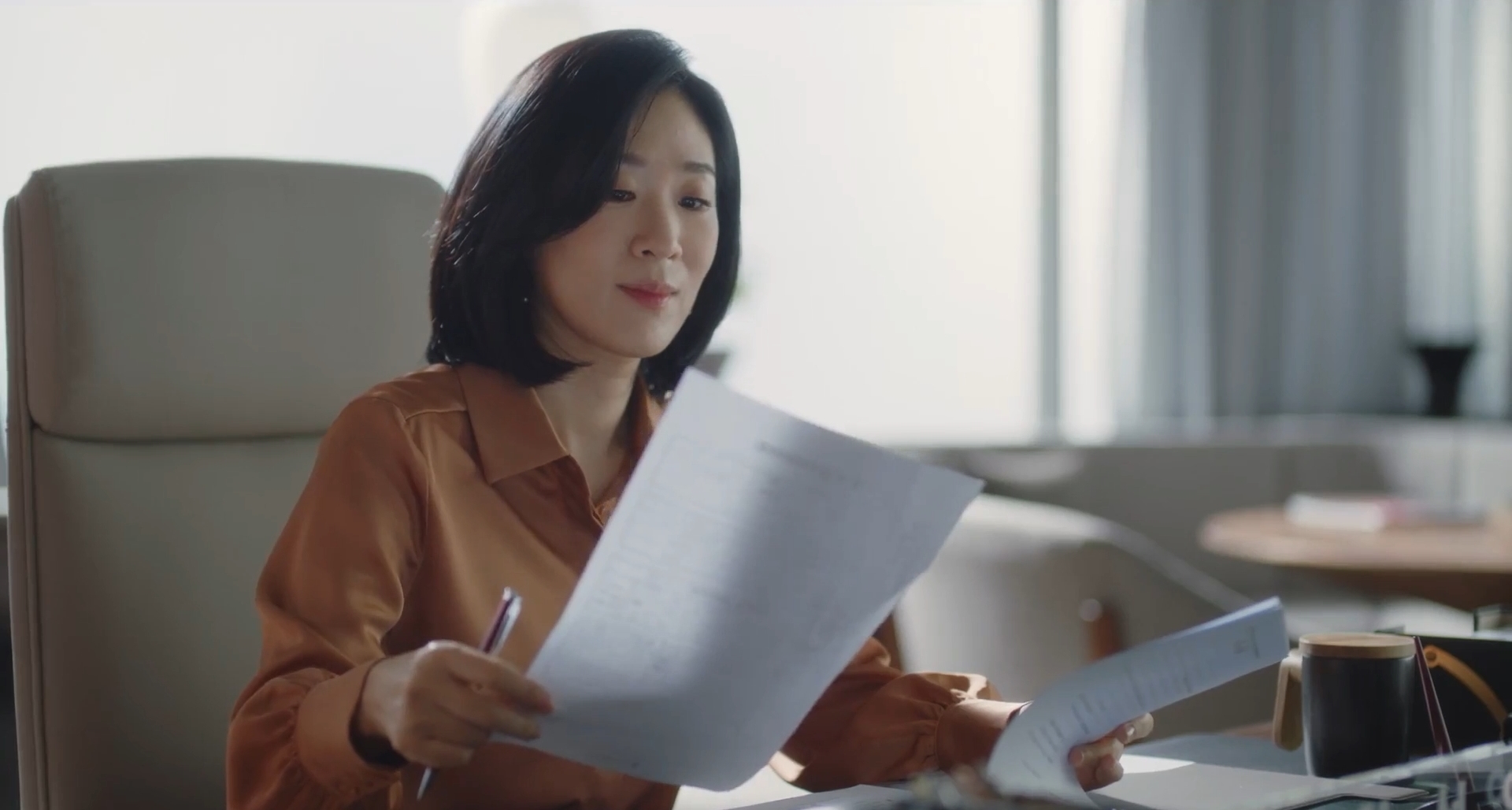 요새 가장 핫한 드라마 이상한 변호사 우영우와 안나 세계관의 중심... | 인스티즈