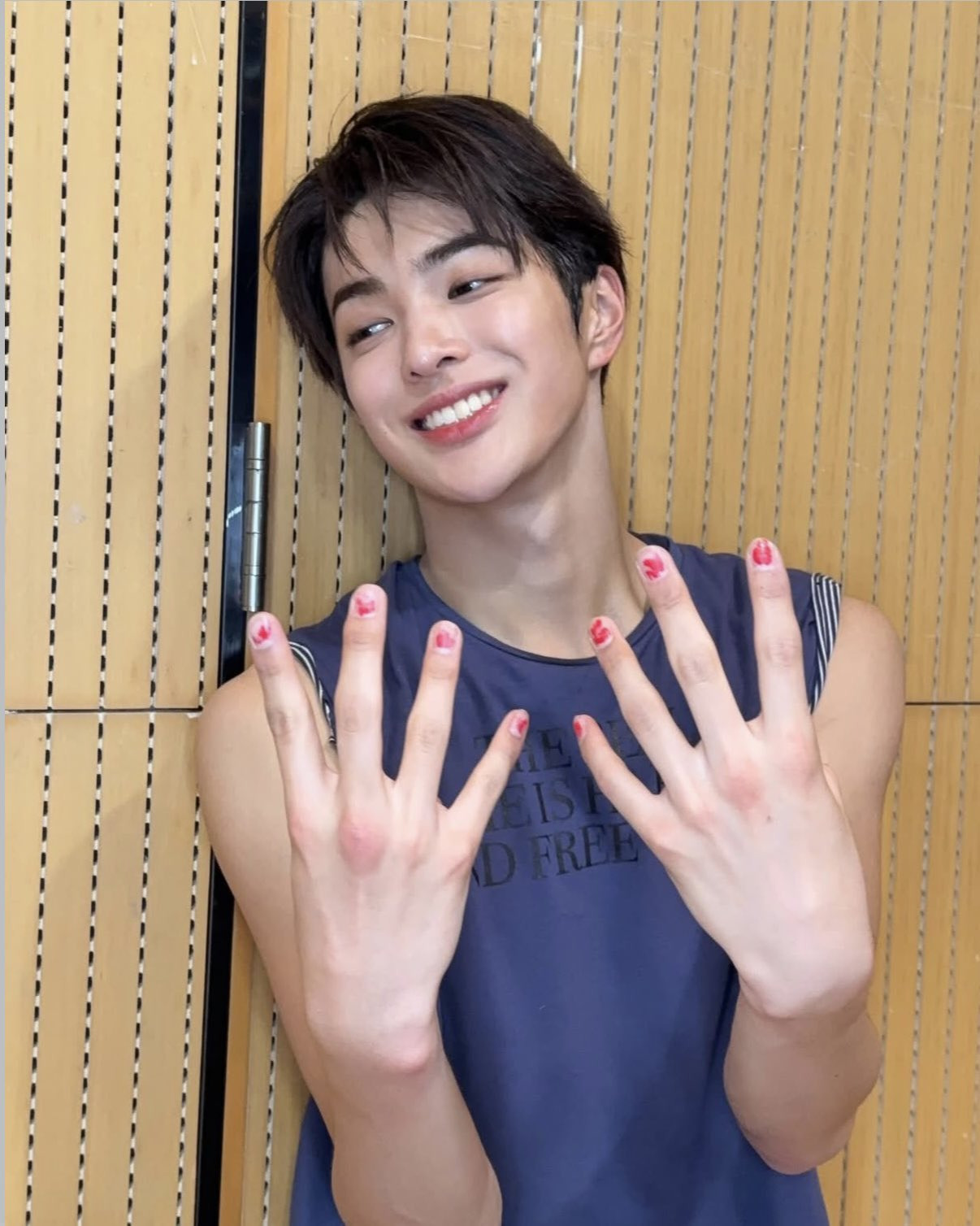 요즘 남돌들 사이에서 빼놓을 수 없다는 네일아트 | 인스티즈