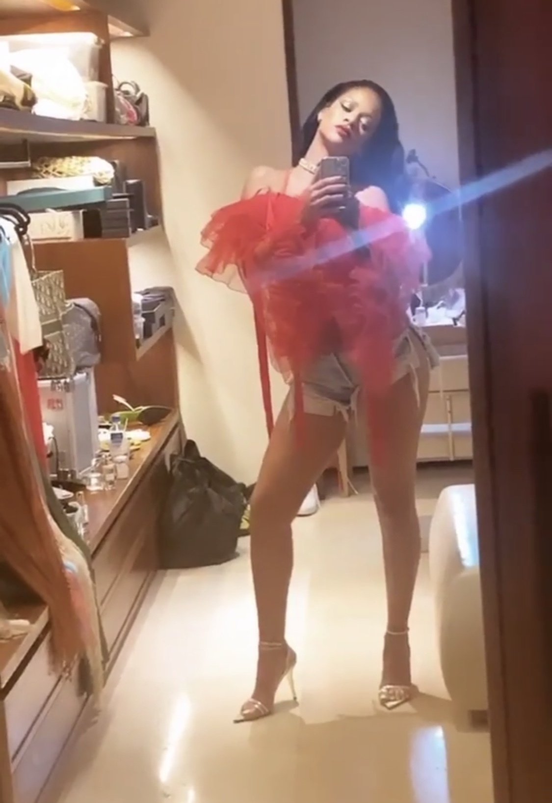 리한나가 거의 10년째 안 버리고 있는 바지 | 인스티즈