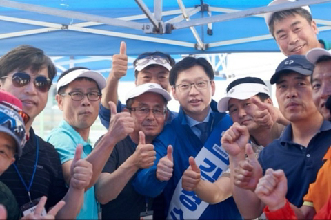 많은 사람들이 완전 놀랄듯한 김경수 경남도지사 동창회 짤...... jpg | 인스티즈