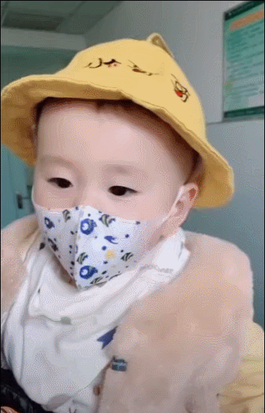 아기들이 쓰고있는 마스크를 잠깐 벗겼을때.gif | 인스티즈