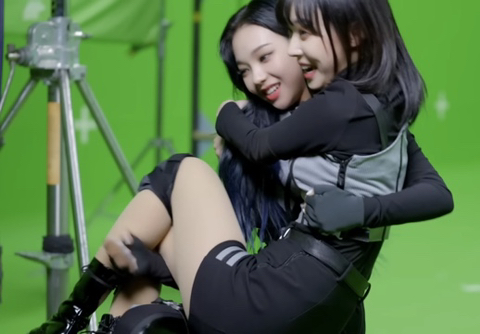 에스파 윈터 가뿐하게 공주님 안기 성공하는 지젤 보고 호기롭게 도전하는 카리나 | 인스티즈