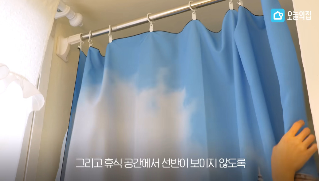 구축 아파트에서 두 자매를 홀로 키운 어머니를 위한 작은 방 인테리어 | 인스티즈