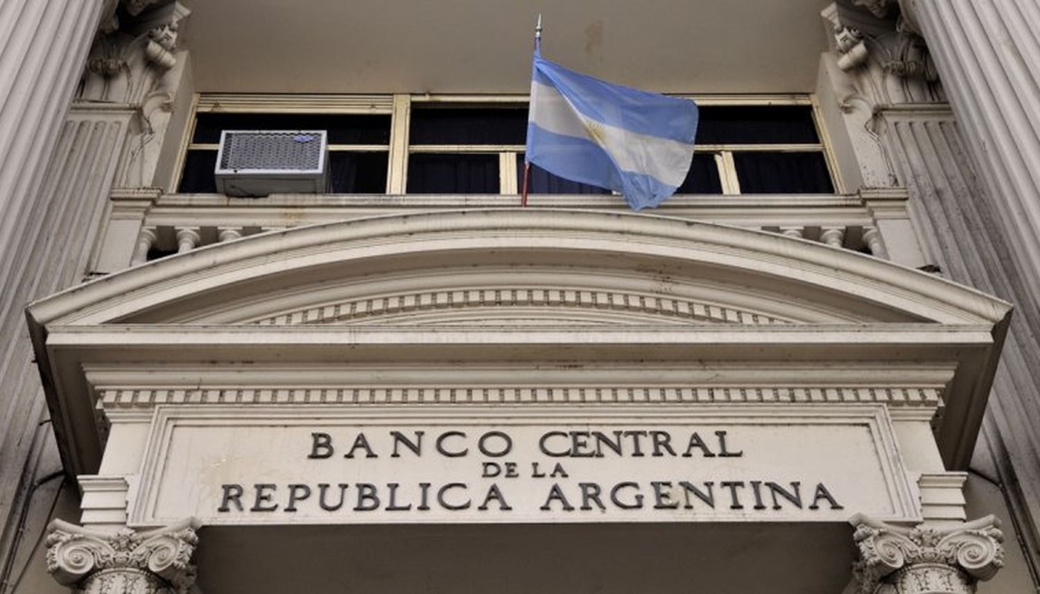 현재 진짜 이상한 사람이 대통령 돼서 난리난 나라..jpg | 인스티즈