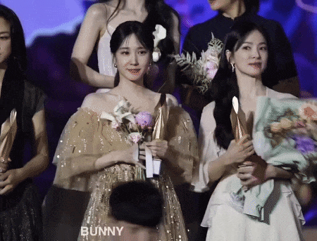 망설이다 송혜교에게 말 거는 박은빈ㅋㅋㅋㅋㅋㅋㅋ.gif | 인스티즈