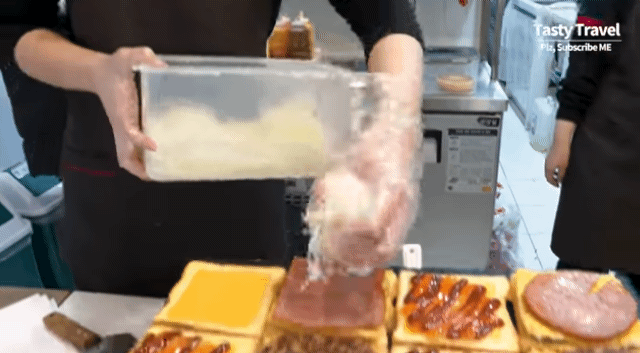 이삭토스트 만드는중.gif | 인스티즈