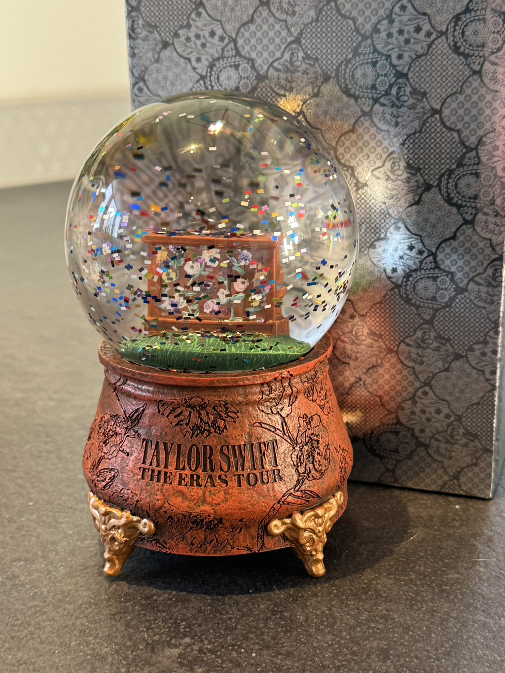 테일러 스위프트의 인기 MD중 하나인 스노우볼 컬렉션 | 인스티즈
