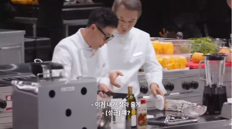 후덕죽선생님 6.25도 겪으신 연세라고..? 근데 임성근덜할아버지가 후선생님 칼 뺏어쓰고 참외김치하게햇다고 이겋도정말웃김 | 인스티즈