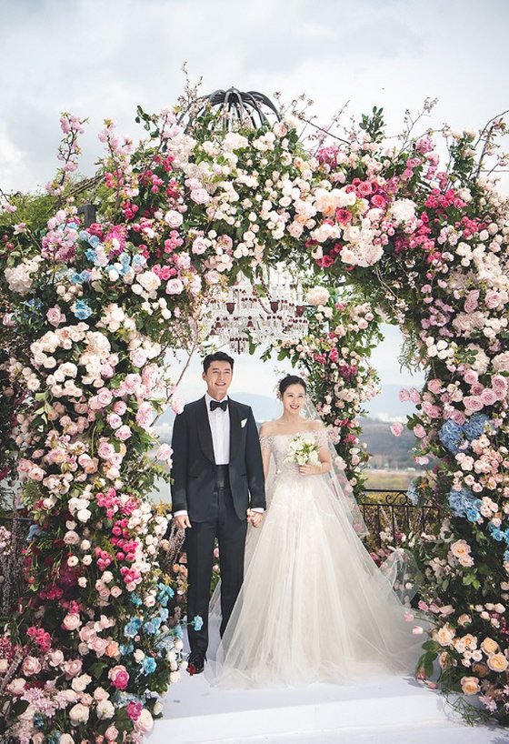 결혼한 지 오늘로 1주년 된 연예인 부부 | 인스티즈