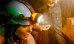 친구들이랑 동굴 탐험갔다가 이상한 동굴에 빠졌는데 갑자기 친구들이 하나 둘씩 죽어가..gif | 인스티즈