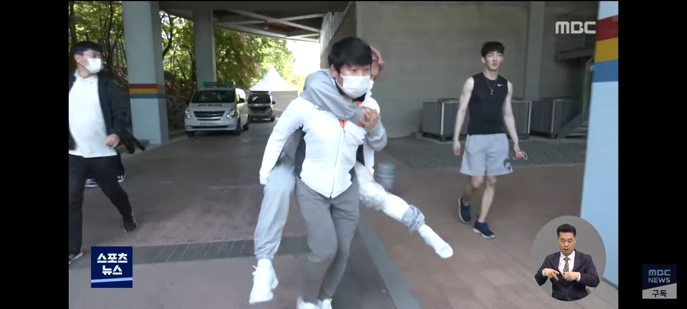 국가대표 선발전에서 넘어져서 무릎이 돌아간 곽윤기 | 인스티즈