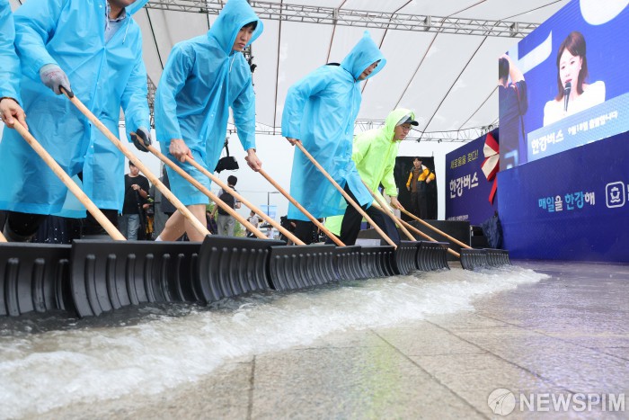 실시간 오세훈 한강버스 취항식 물바다.jpg | 인스티즈