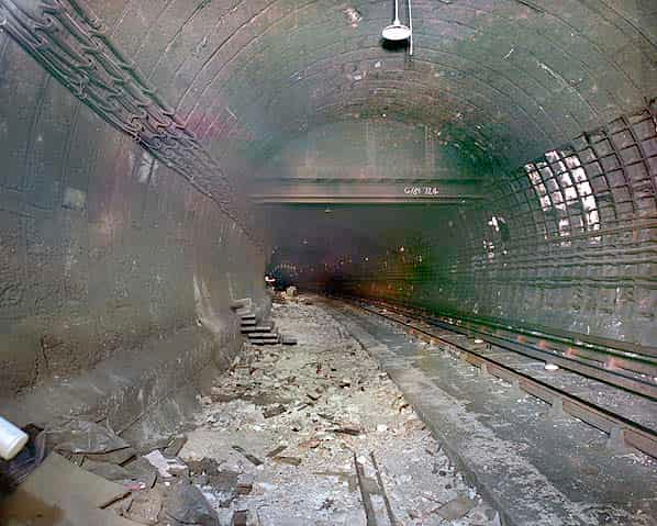 수도 한복판에 버려진 지하철역이 있다? | 인스티즈