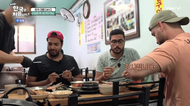 생선구이 처음 먹어보는 이집트 사람...jpg | 인스티즈