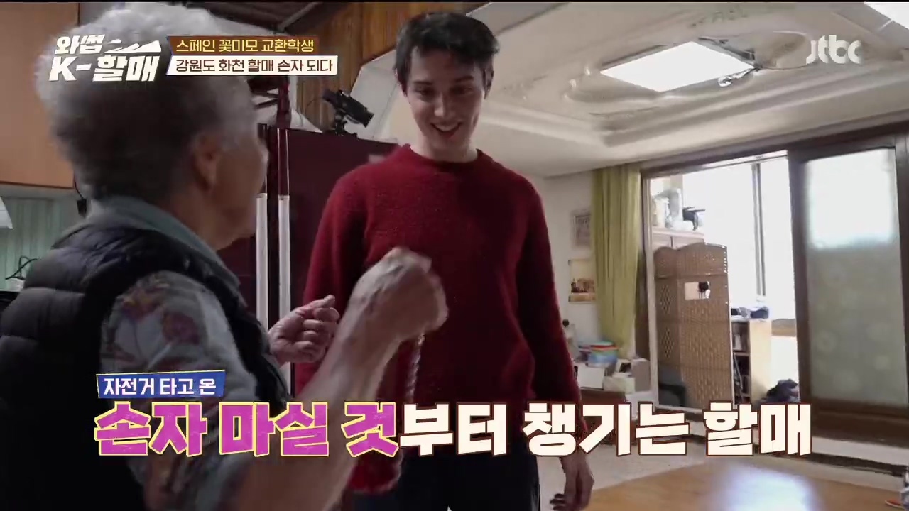 [와썹k할매] 외국인에게 제대로 플렉스하며 챙겨주는 k-할매 | 인스티즈