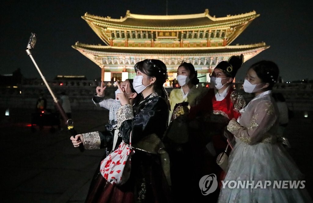 외국에 할로윈 있듯이 우리나라도 사극에 나오는것처럼 장터가서 축제 즐기고..twt | 인스티즈