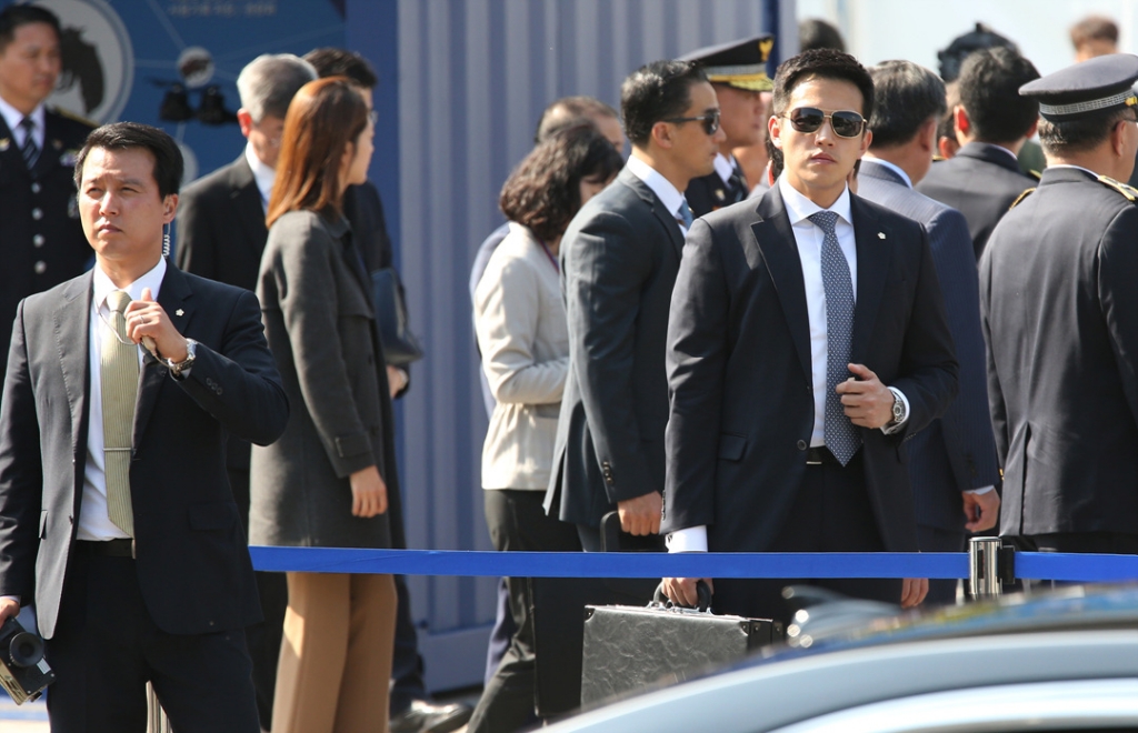 메바여 캡쳐 보고 궁금해서 찾아본 청와대 경호원들.jpg | 인스티즈