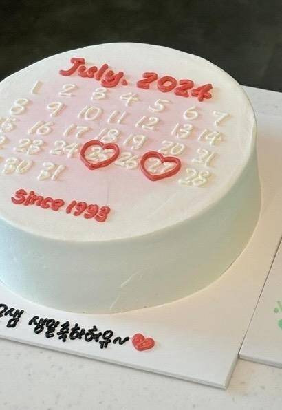 쓰레드에서 살짝 논란중인 케이크.... | 인스티즈