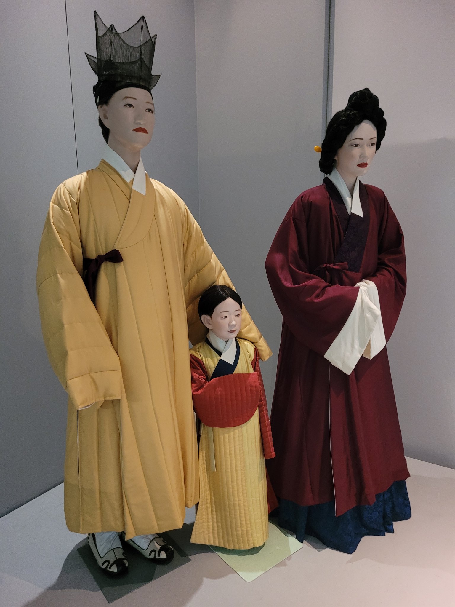 소년 미라의 묘에서 함께 발견된 것 | 인스티즈