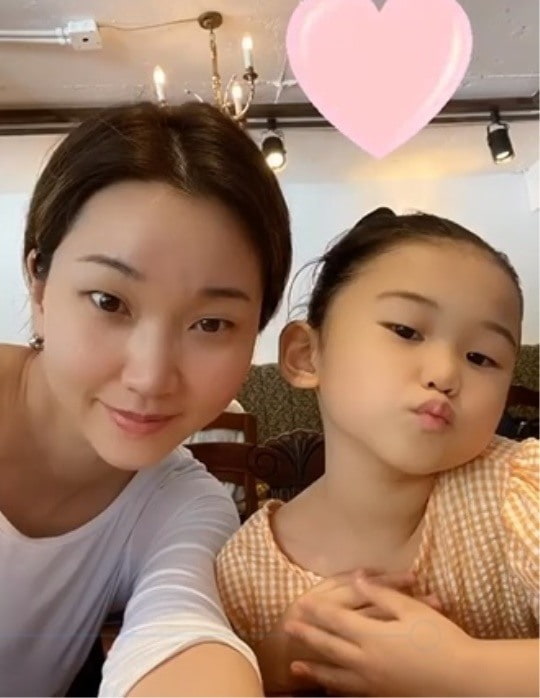 6살인데 직접 코디해서 옷입는다는 모델 장윤주 딸 | 인스티즈