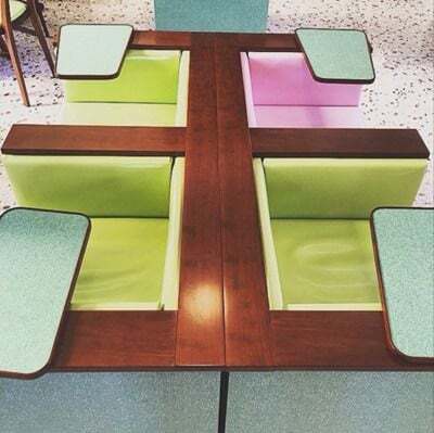 웨스 앤더슨 감독이 디자인한 카페의 인테리어 디테일.jpg | 인스티즈