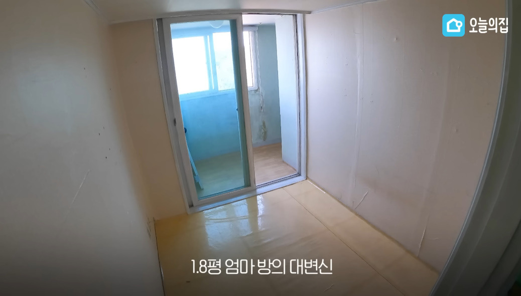 구축 아파트에서 두 자매를 홀로 키운 어머니를 위한 작은 방 인테리어 | 인스티즈