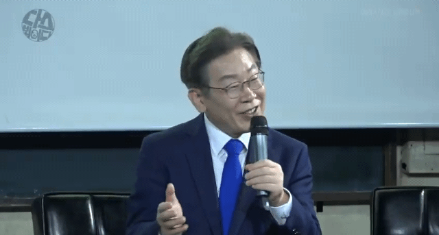 개딸들의 치어리딩 아닌 포지티브를 칭찬한 오늘자 이재명.jpg | 인스티즈