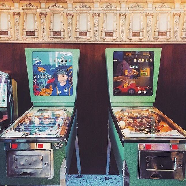 웨스 앤더슨 감독이 디자인한 카페의 인테리어 디테일.jpg | 인스티즈