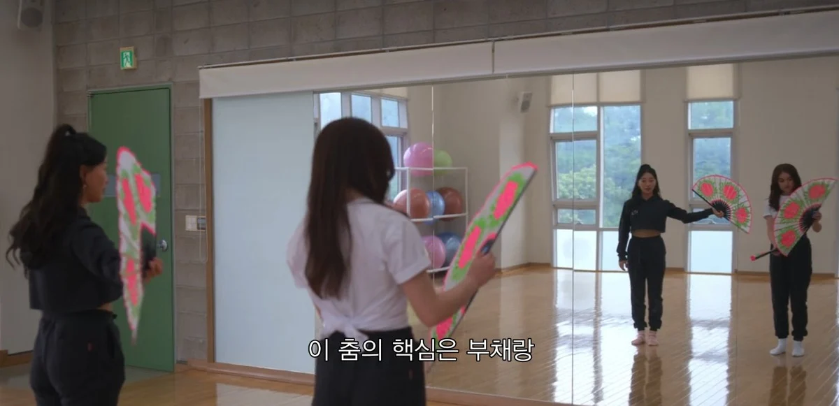 한국인들 기겁하는 중인 한국 배경 넷플 하이틴 미드 상태..jpg | 인스티즈