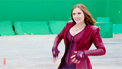 [마블] 완다 (스칼렛위치) 엘리자베스 올슨의 맛깔나는 손 연기.gif | 인스티즈