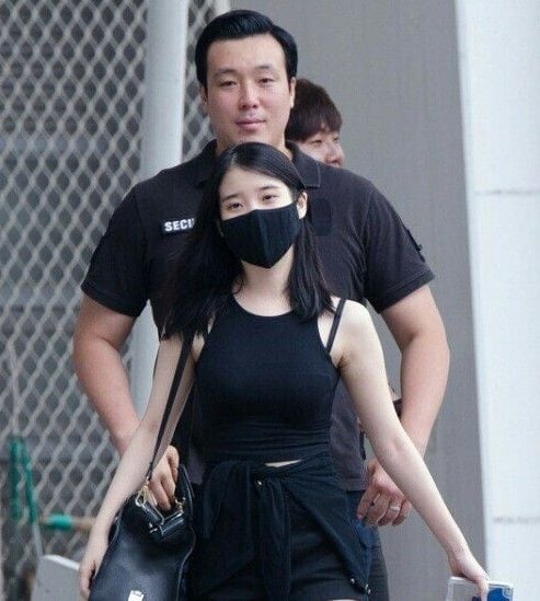 아이유 경호원이 하는 일.jpg | 인스티즈