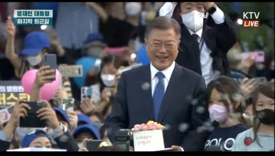 (속보) 윤석렬 신변이상이 생겨 하루앞두고 대통령직 사퇴 문재인 대통령 5년 연임 | 인스티즈