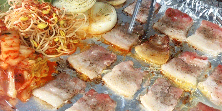 의외로 좋아하는 사람들이 많다는 납작한 냉동삼겹살 | 인스티즈