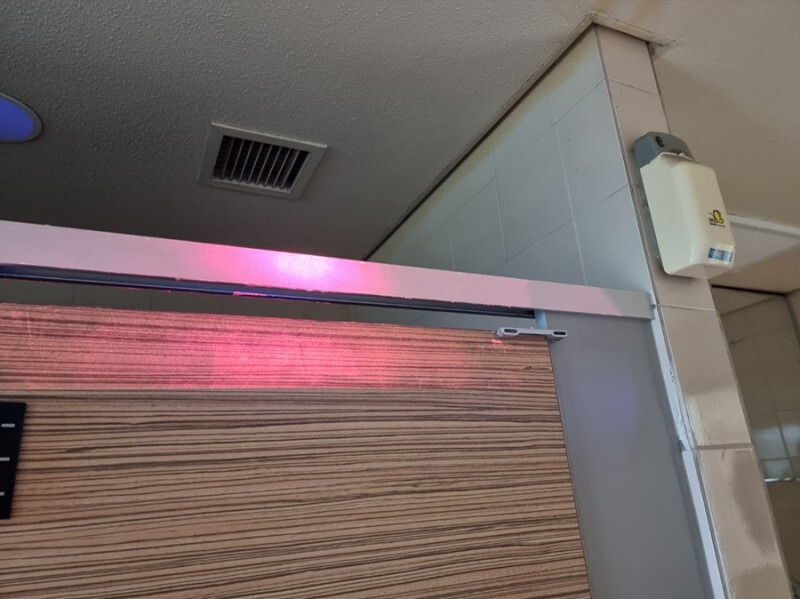 강남역 묻지마 살인사건 이후 성남시 및 경기도에 안심화장실 설치한 이재명(안심비상벨,안심스크린,안심거울,형광물질도포) | 인스티즈
