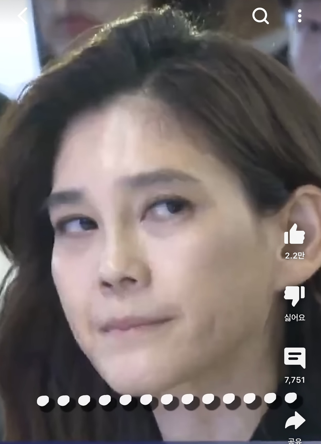 말 심각하게 더듬는 김건희 | 인스티즈