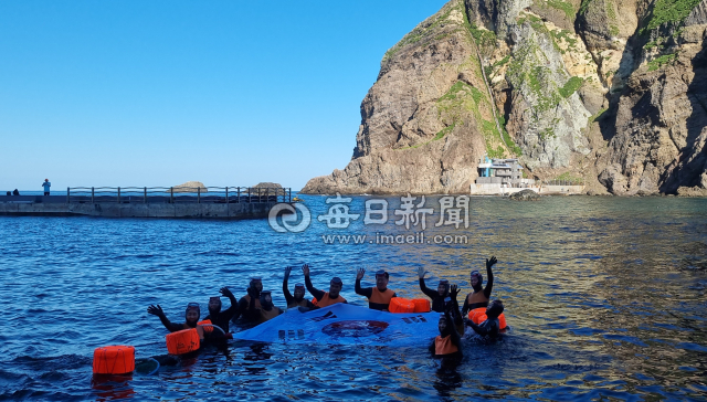'독도 바다에 대형 태극기'…제주·울릉 해녀 광복 80주년 행사 | 인스티즈