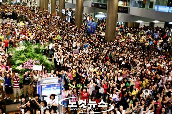 일본 아이돌 보겠다고 사람 한가득 몰렸던 그때 그 시절 한국.jpg | 인스티즈