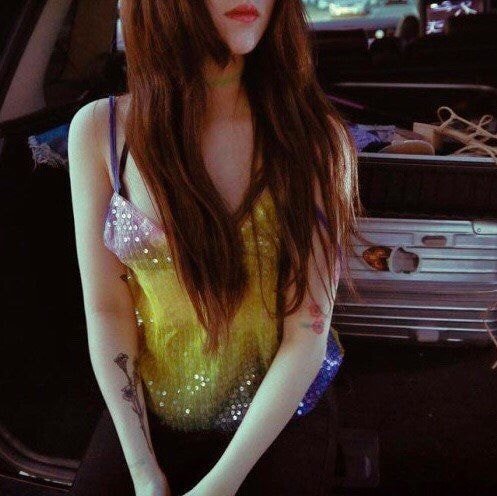 백예린 다리에 새로 추가된 타투.jpg | 인스티즈