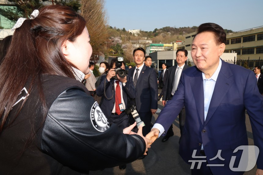 [포토] '대국민 사과는 없다' | 인스티즈