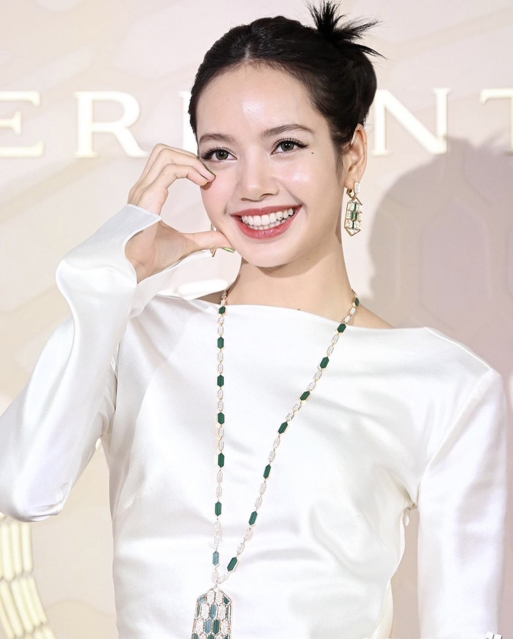 앞머리 완전히 깐 블랙핑크 리사 - 악플달면 쩌리쩌려버려 - ＊여성시대＊ 차분한 20대들의 알흠다운 공간