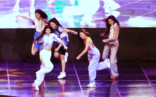 뉴진스 대학축제 영상마다 착장에 대해 논하는 댓글이 꼭 있는 이유.gif | 인스티즈