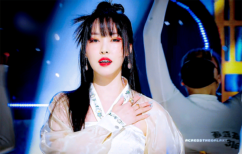 최근 슬슬 많이 보이는 아이돌 무대의상 .jpg | 인스티즈
