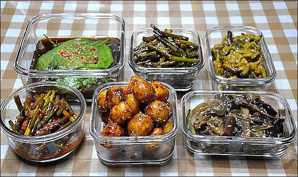 접시에 덜어 먹는다 vs 반찬통째로 먹는다 | 인스티즈