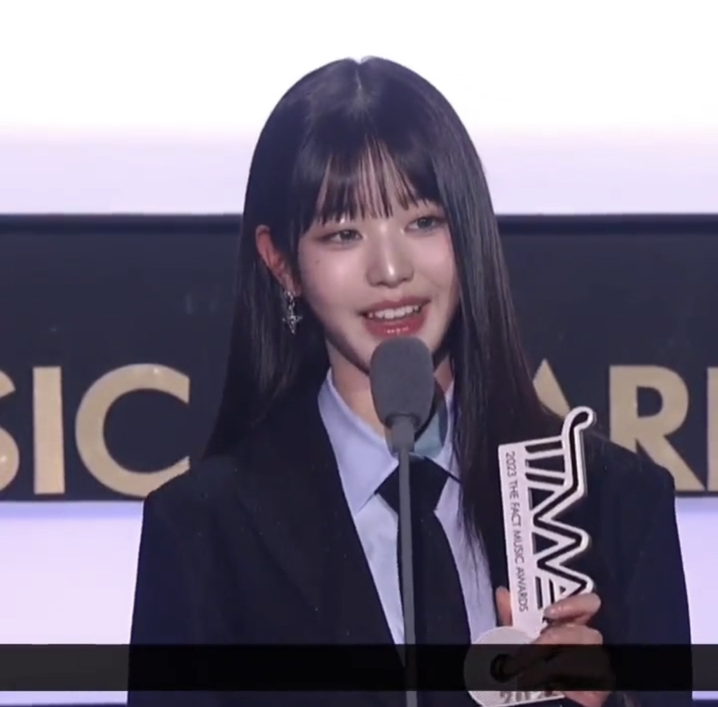 팬 주접때문에 귀 빨개진 아이브 장원영 | 인스티즈