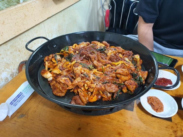 콘서트를 앞두고 '폼 미친' 영탁 맛집 4 | 인스티즈