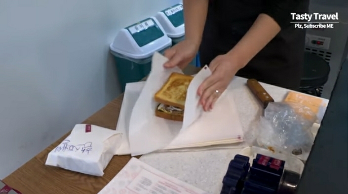 이삭토스트 만드는중.gif | 인스티즈